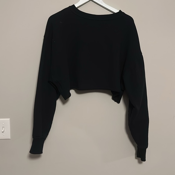 Aritzia TNA Cropped Sweatshirt - Picture 2 of 2
